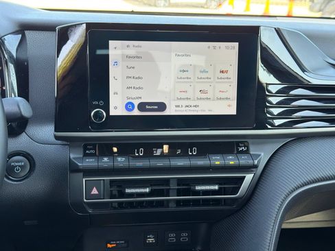 Used 2025 Toyota Camry SE FWD image 21