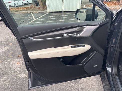 Certified 2023 Cadillac XT5 Sportv w/ Technology Package image 11