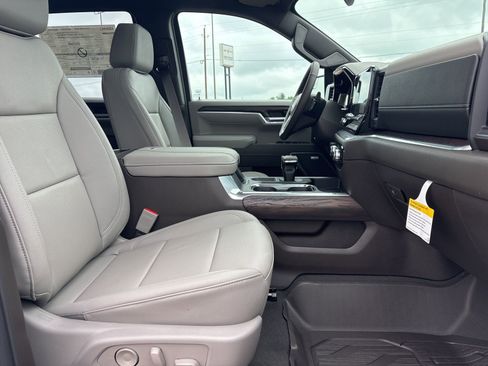 New 2026 GMC Sierra 1500 SLT image 20