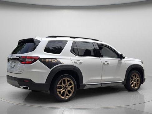 Used 2023 Honda Pilot Touring image 7