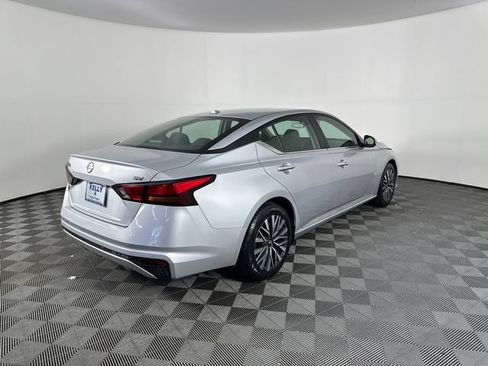 Used 2023 Nissan Altima 2.5 SV FWD image 8