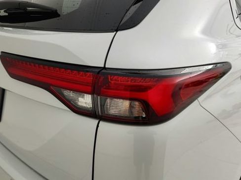 Used 2023 Mitsubishi Outlander ES FWD image 28
