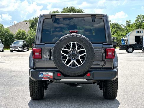 New 2026 Jeep Wrangler Unlimited Sahara AWD/4WD image 14