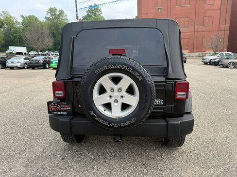 Used 2007 Jeep Wrangler Unlimited Sahara AWD/4WD image 10