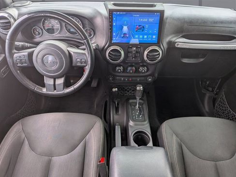 Used 2016 Jeep Wrangler Unlimited Sahara w/ Connectivity Group AWD/4WD image 14