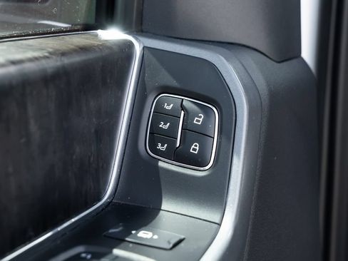 Used 2023 Ford F250 Lariat w/ Lariat Ultimate Package AWD/4WD image 27