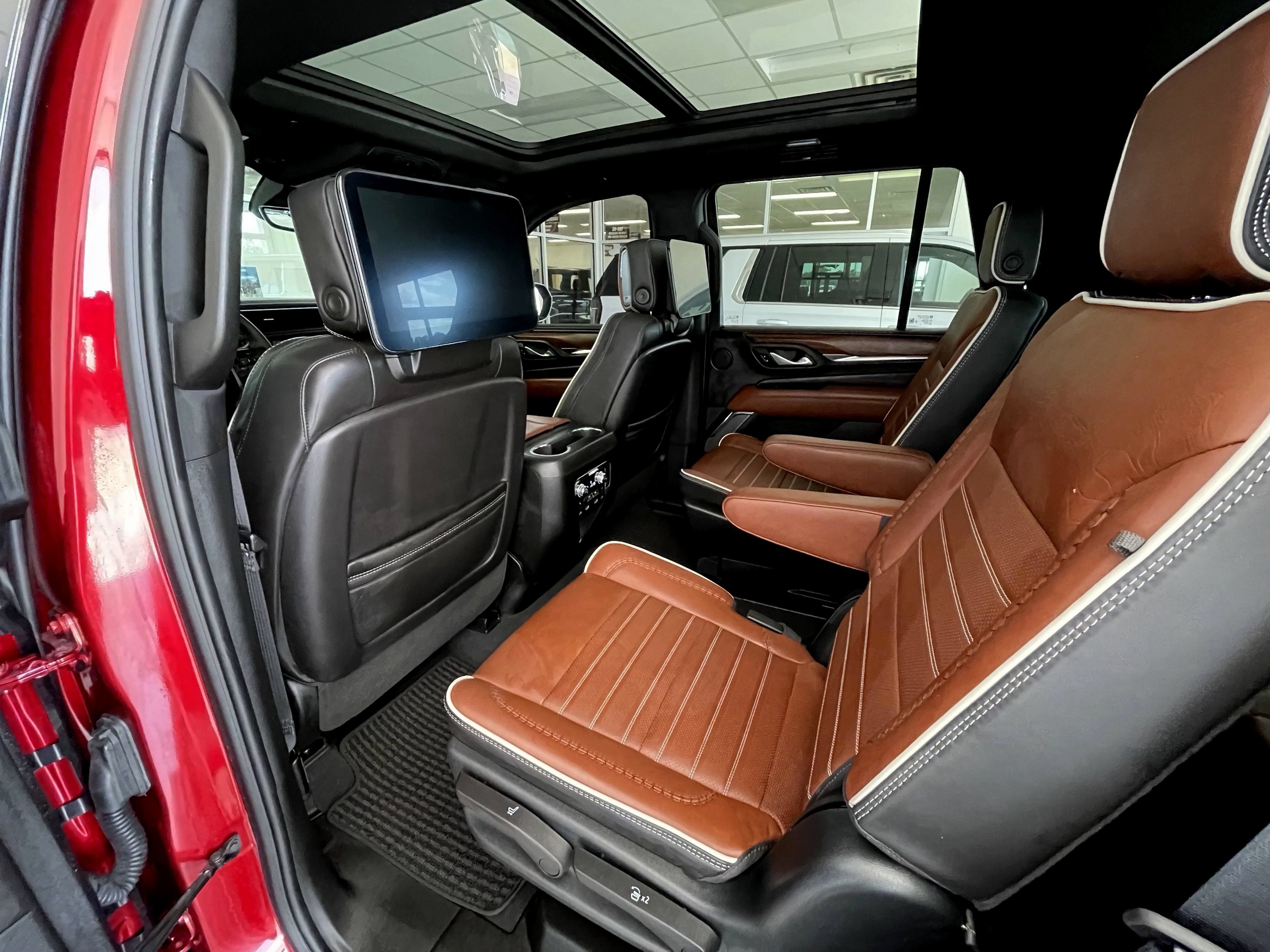 Certified 2023 GMC Yukon Denali Ultimate w/ LPO, Floor Liner Package AWD/4WD image 15