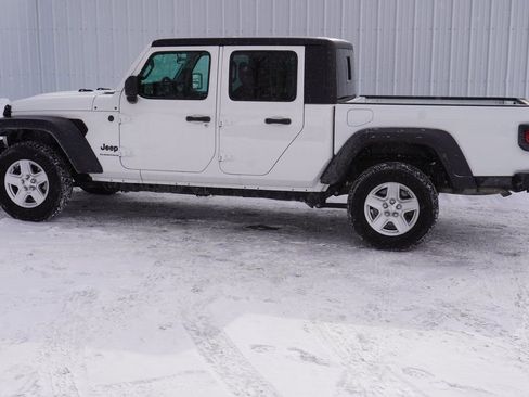 Used 2023 Jeep Gladiator Sport image 3