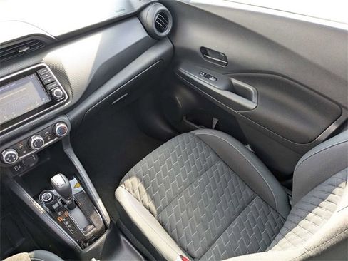 Used 2022 Nissan Kicks S image 17
