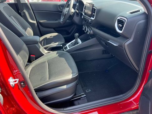 Used 2025 Hyundai Venue Limited FWD image 13
