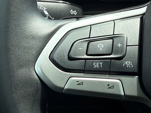 Used 2025 Volkswagen Atlas SEL AWD/4WD image 19