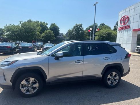 Used 2025 Toyota RAV4 XLE AWD/4WD image 3
