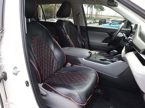 Used 2023 Toyota Highlander LE image 20