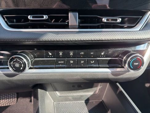 Used 2026 Chevrolet Equinox LT FWD image 23