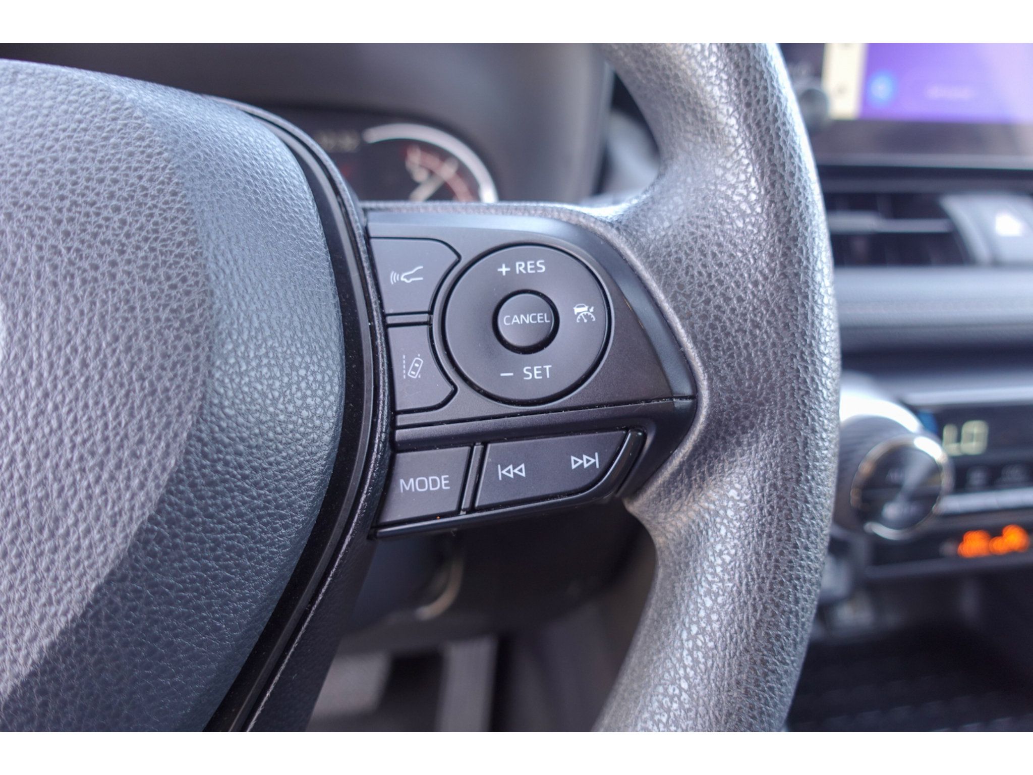 Used 2025 Toyota RAV4 XLE FWD image 15