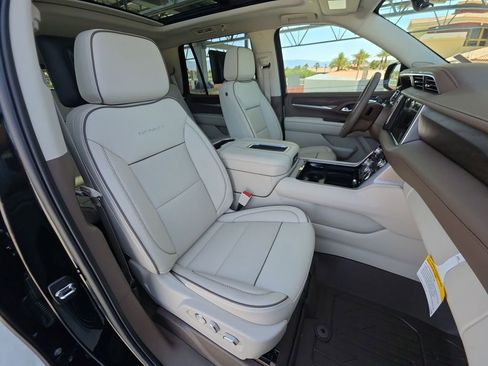 Used 2024 GMC Yukon Denali w/ Advanced Technology Package RWD image 29
