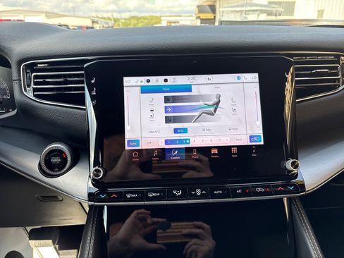 New 2025 Jeep Wagoneer L Series II w/ Premium Group I image 24