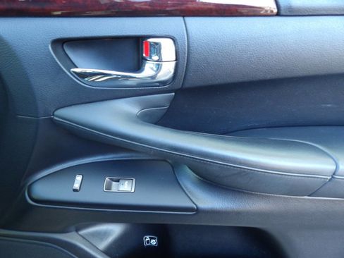 Used 2011 Lexus LX 570 Base AWD 4dr SUV image 29