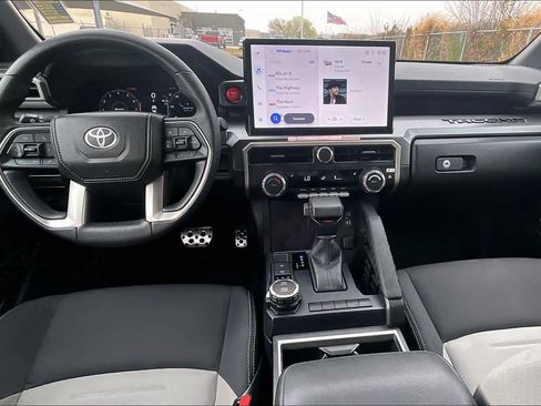 Used 2025 Toyota Tacoma TRD Sport AWD/4WD image 14