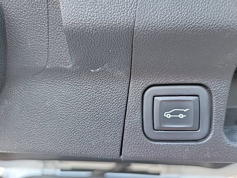 Used 2023 GMC Acadia Denali FWD image 15