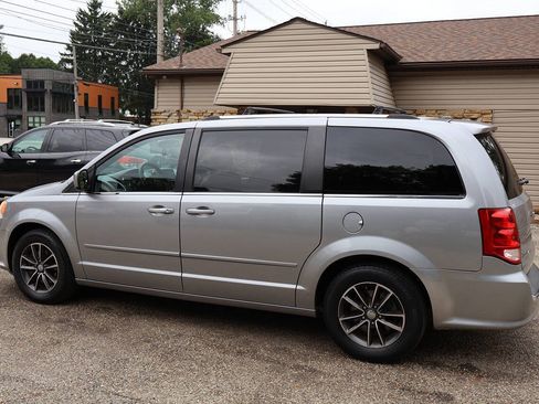 Used 2017 Dodge Grand Caravan SXT FWD image 6