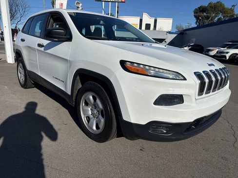 Used 2016 Jeep Cherokee Sport FWD image 1