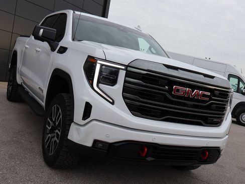 Used 2024 GMC Sierra 1500 AT4 w/ Technology Package image 6