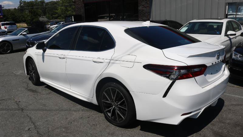 Used 2021 Toyota Camry SE FWD image 4