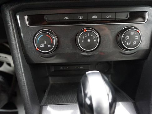 Used 2020 Volkswagen Tiguan S image 22