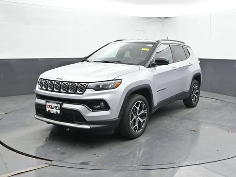 Used 2025 Jeep Compass Limited AWD/4WD image 5
