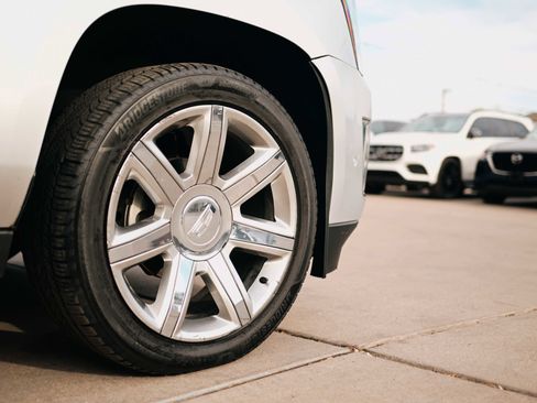 Used 2019 Cadillac Escalade ESV Luxury image 18