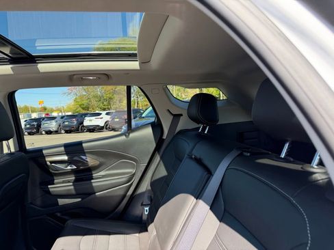 Used 2024 GMC Terrain Denali w/ Denali Premium Package AWD/4WD image 9