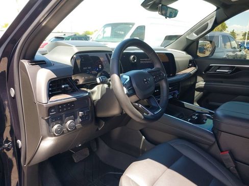 Used 2025 Chevrolet Tahoe Z71 w/ Z71 Off-Road Package AWD/4WD image 12