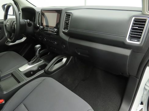 Used 2024 Nissan Frontier SV w/ Technology Package image 17