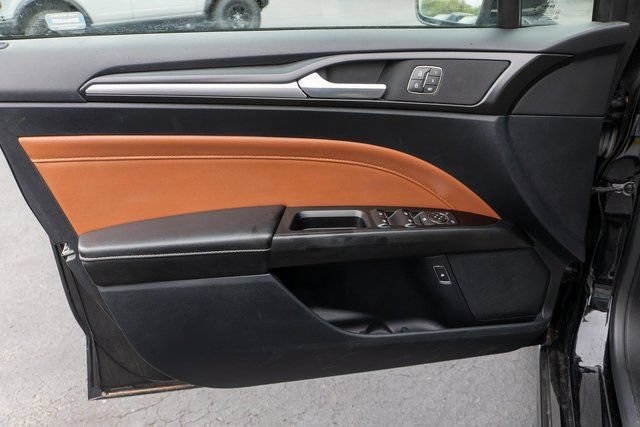 Used 2020 Ford Fusion Energi Titanium FWD image 17