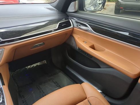 Used 2021 BMW 750i xDrive w/ Executive Package image 16