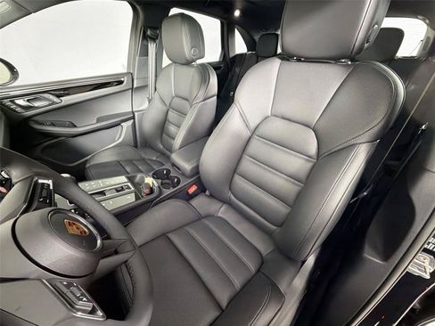 Certified 2026 Porsche Macan AWD/4WD image 5