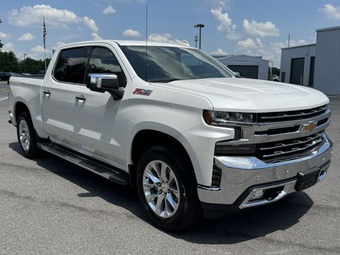 Used 2020 Chevrolet Silverado 1500 LTZ w/ LTZ Plus Package AWD/4WD image 3