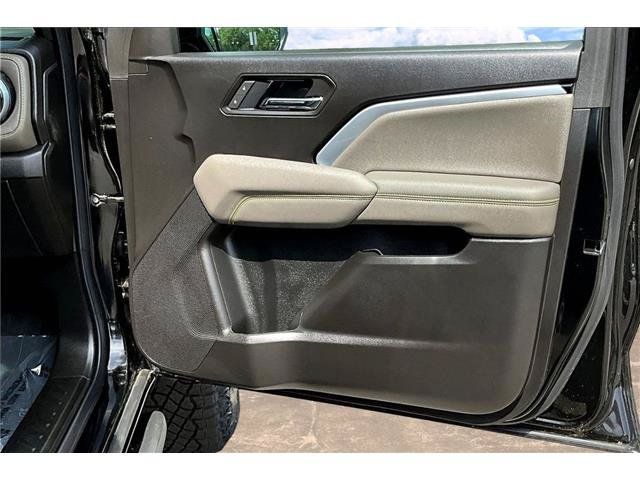 Used 2025 Chevrolet Colorado ZR2 w/ Technology Package AWD/4WD image 31