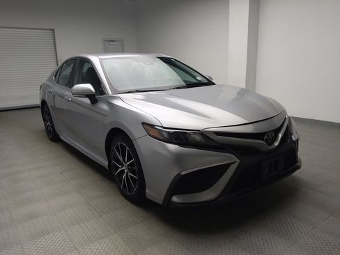 Used 2023 Toyota Camry SE image 13