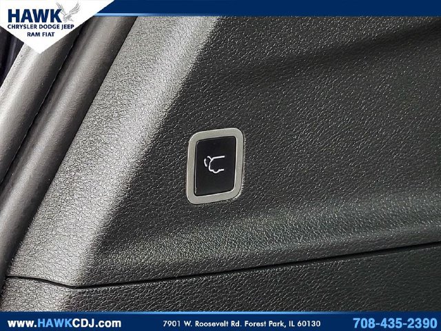 Certified 2024 Chrysler Pacifica Premium FWD image 30