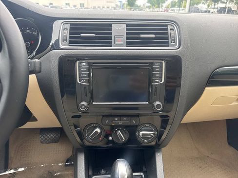 Used 2016 Volkswagen Jetta SEL FWD image 18