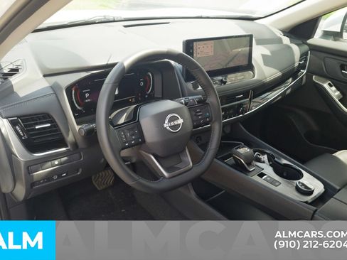Used 2025 Nissan Rogue SL AWD/4WD image 15