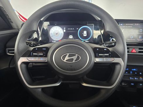 Used 2024 Hyundai Elantra SEL FWD image 19