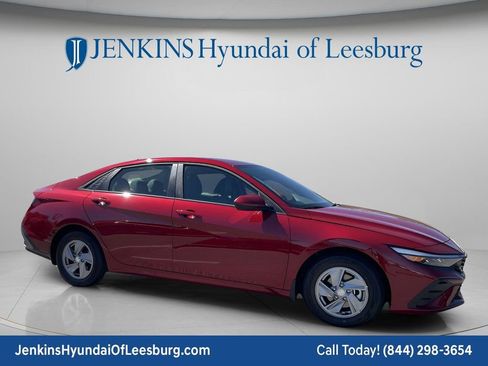 New 2026 Hyundai Elantra SE FWD image 2