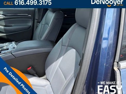 Used 2023 Buick Enclave Essence AWD/4WD image 7