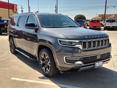 Used 2023 Jeep Wagoneer L Series III RWD image 5