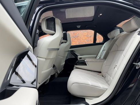 Certified 2023 BMW 760i xDrive w/ Executive Package image 24