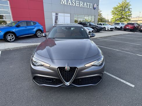 Certified 2023 Alfa Romeo Giulia Ti AWD/4WD image 3