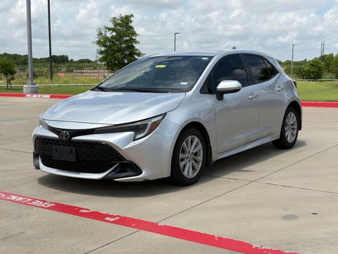 Used 2024 Toyota Corolla SE FWD image 3